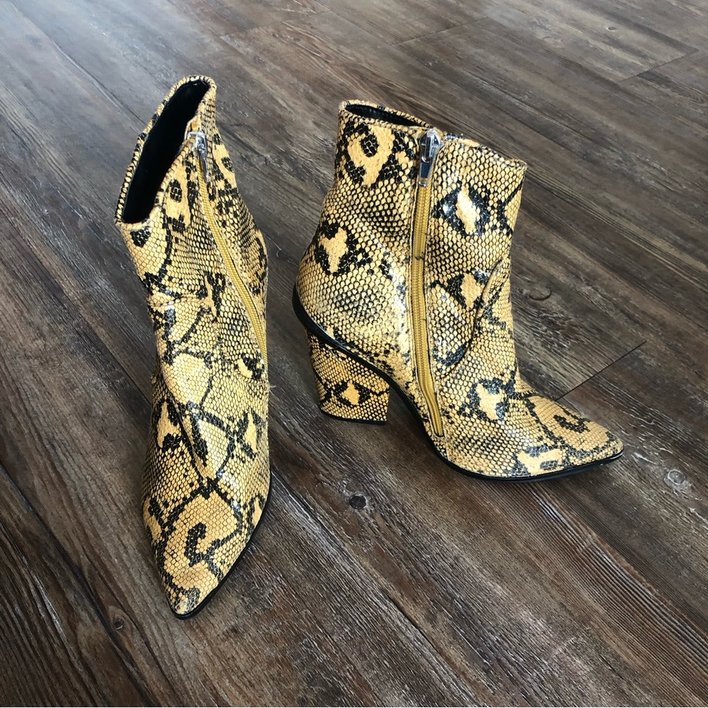 STEVE MADDEN | yellow snakeskin boots